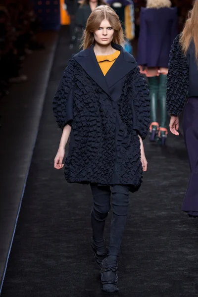 Look 18